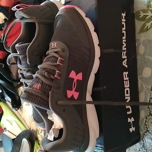 Ladies Pink and Gray Under Armour Sz 8.5 Tennis Shoes